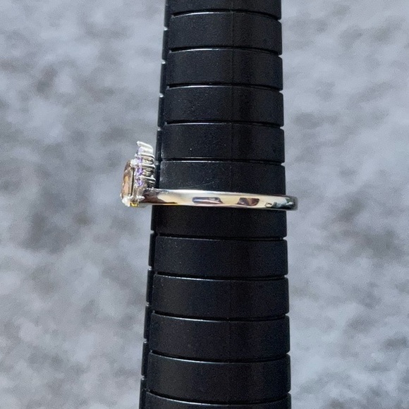 💛 2/$20 💛 Fragrant Jewels ring. - Picture 2 of 2